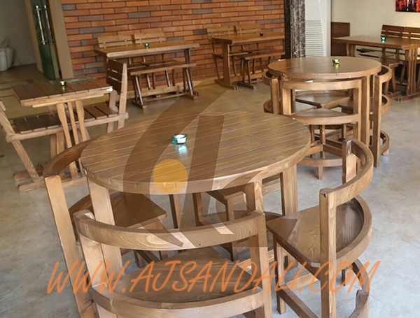 میز و صندلی رستورانی پلاستیکی بهتر است یا چوبی؟